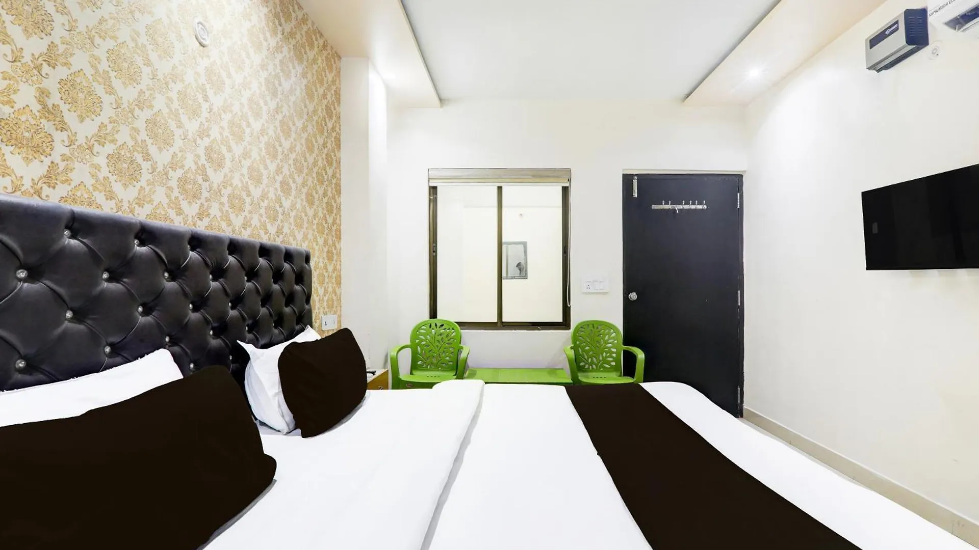 Hotel O Us In Varanasi