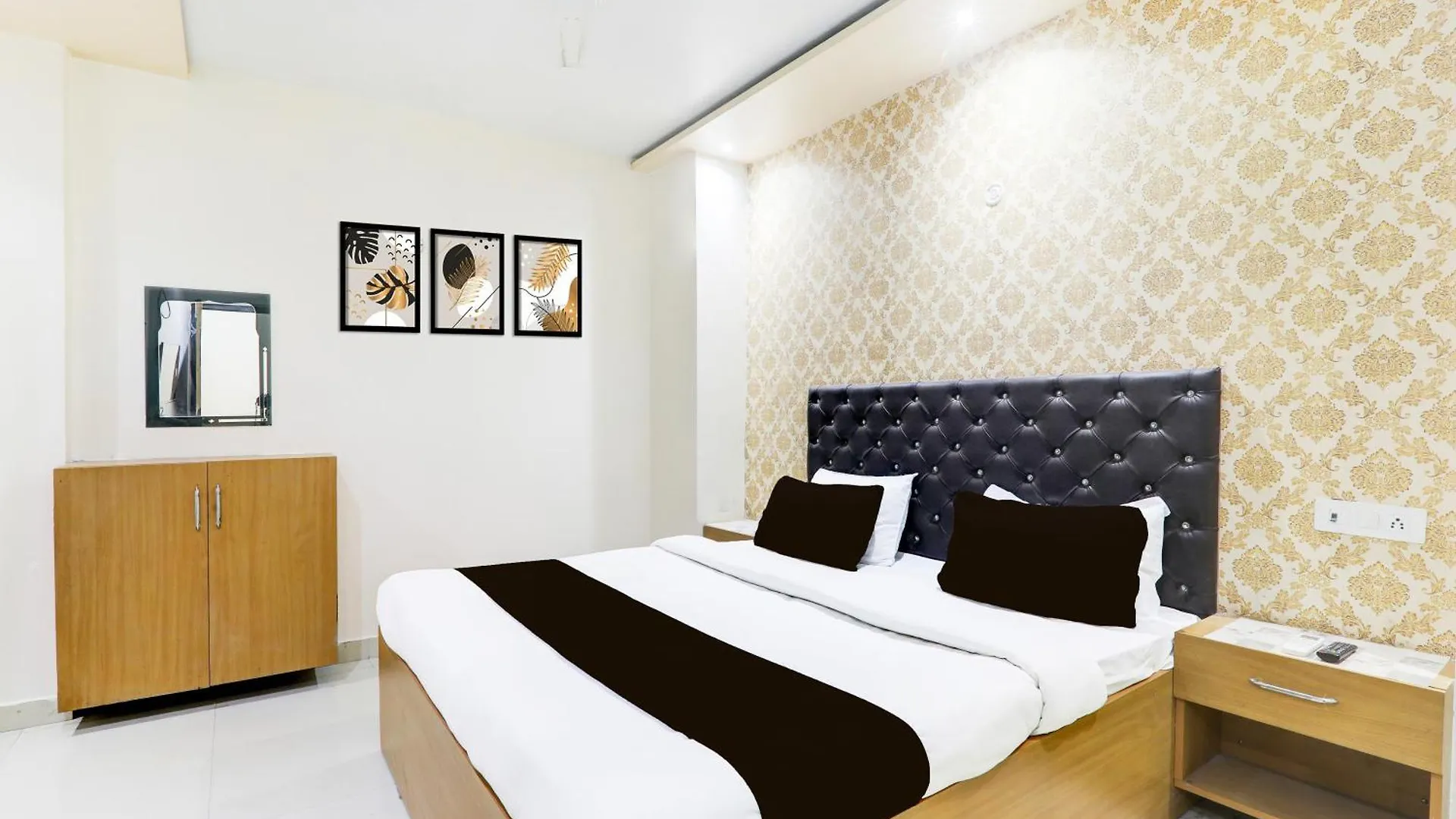 Hotel O Us In Varanasi India