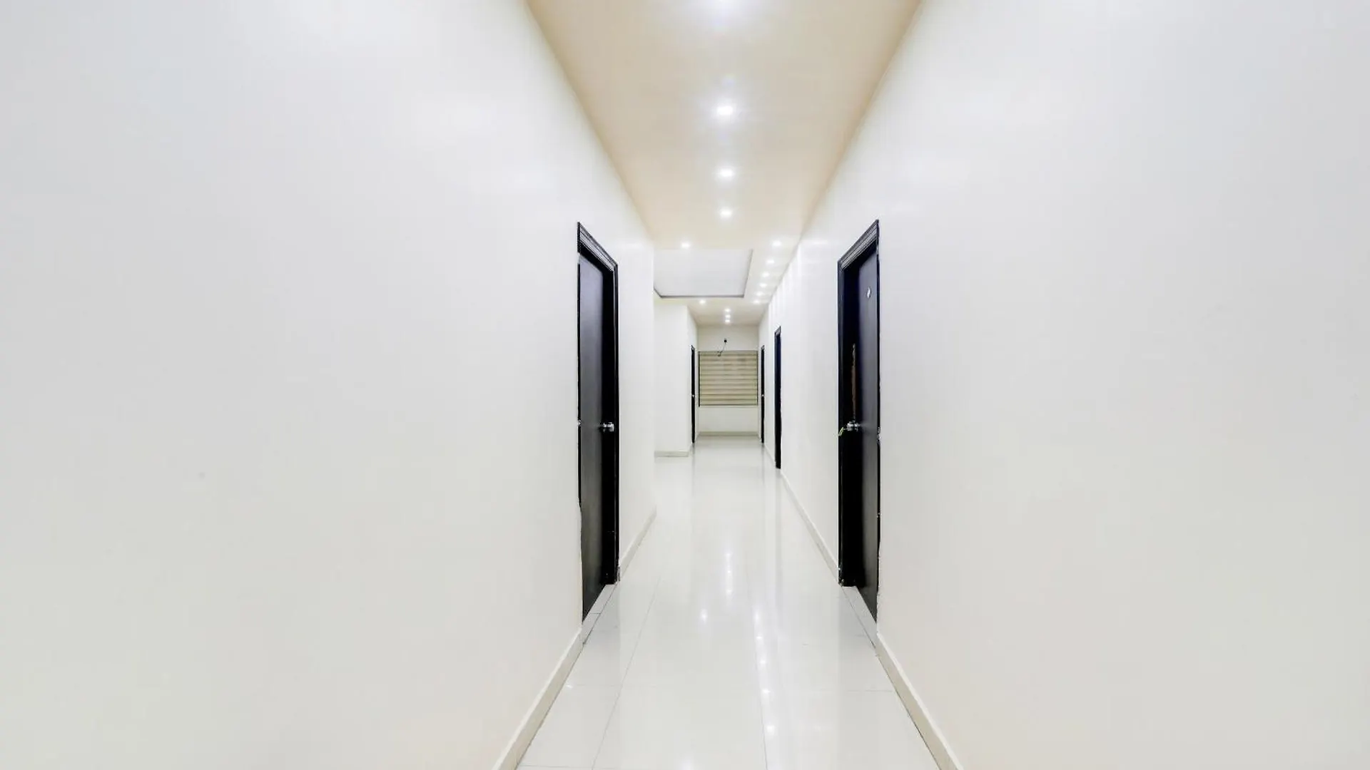 ***  Hotel O Us In Varanasi India