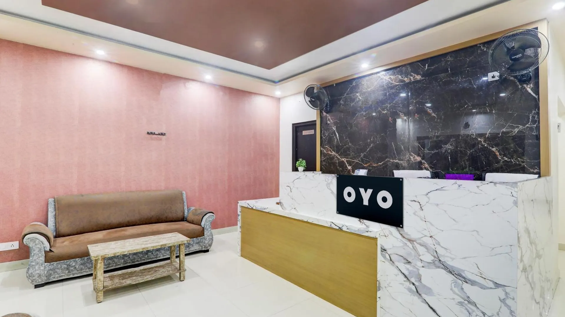 Hotel O Us In Varanasi
